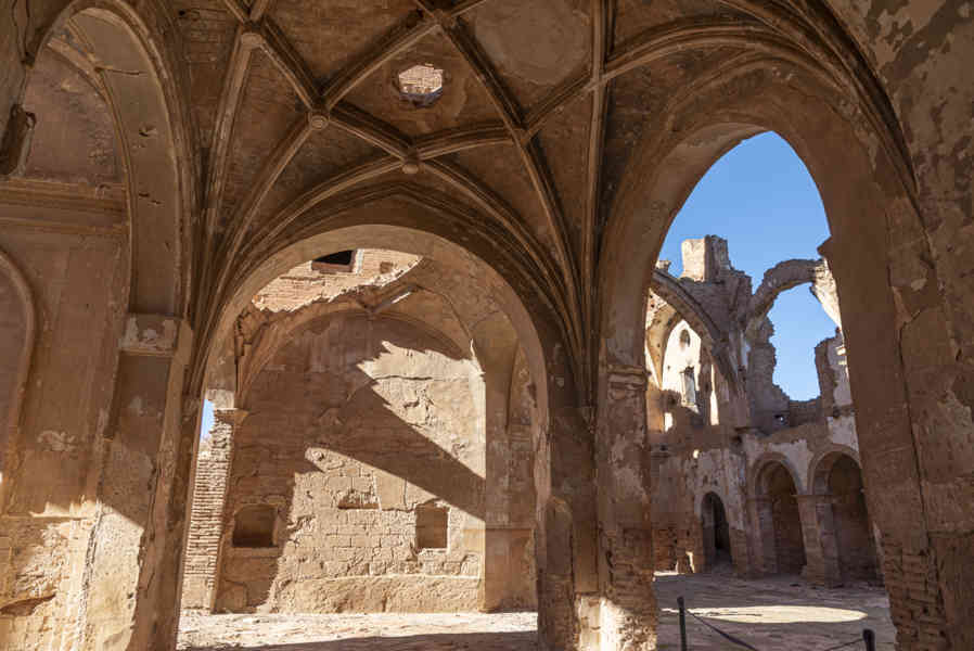 Zaragoza - Belchite 20 - Pueblo Viejo - iglesia de San Martín de Tours.jpg